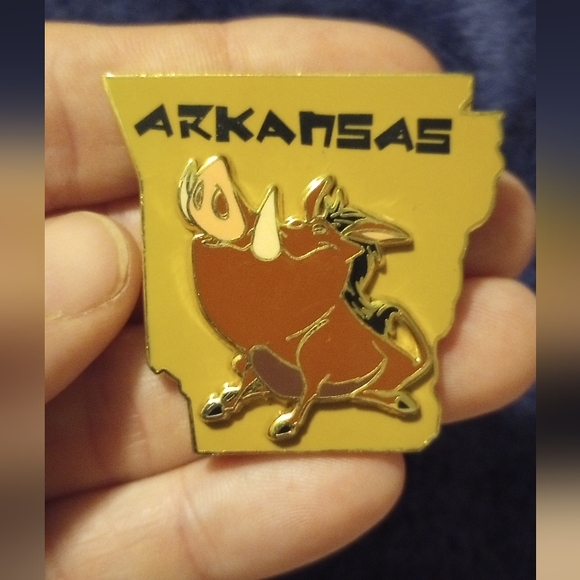 Puma from lion King, Arkansas trading pin 2002 - Picture 1 of 3